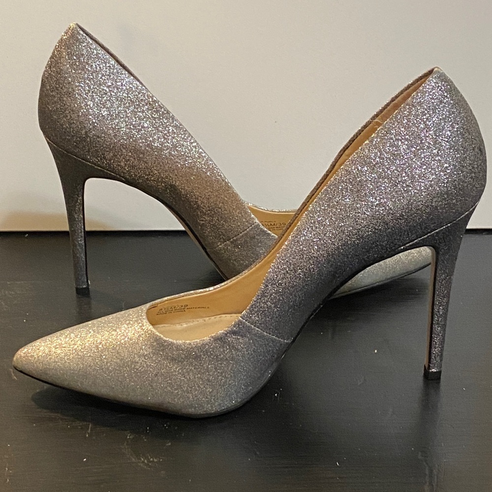 JESSICA SIMPSON SILVER CLASSIC PUMP